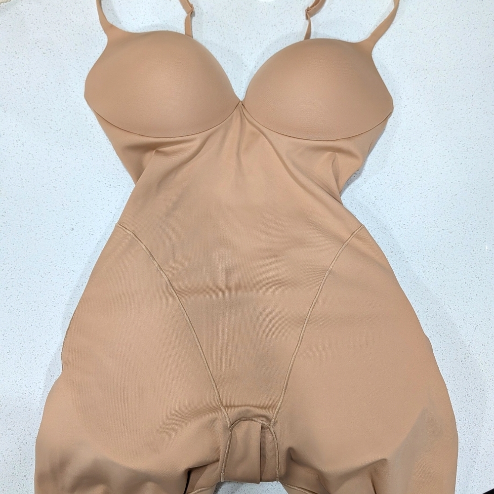 Skims Ultimate Body Pushup Butt Enhancing Padded Mid thigh Bodysuit